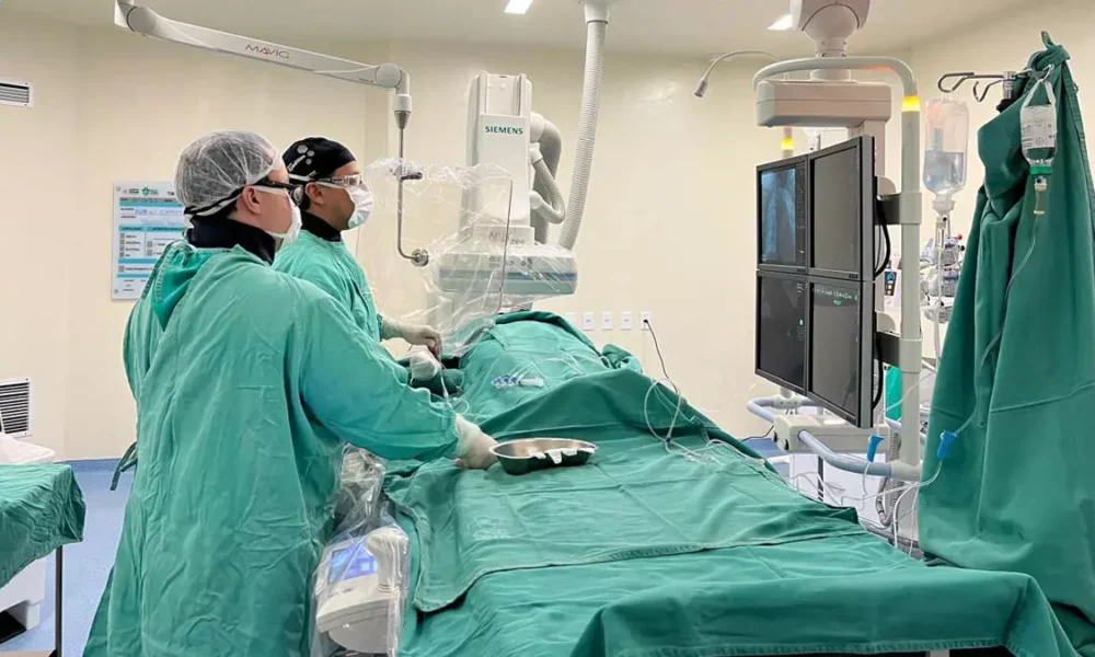 O Serviço de Hemodinâmica do Hospital Estadual Costa das Baleias (HECB), unidade da Secretaria da Saúde do Estado (Sesab) 