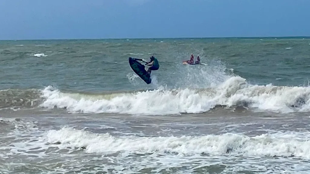 A prova Jet Waves World Cup foi disputada no último fim de semana, na praia de Guarajuba, em Camaçari, na Costa dos Coqueiros,