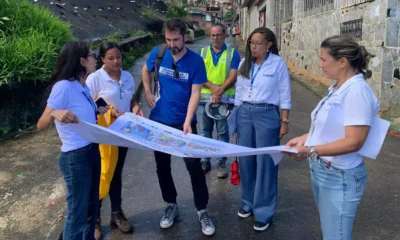 coordenador do Trabalho de Mitigação e Prevenção de Riscos, Daniel Masiero, visitaram a obra de contenção de encosta