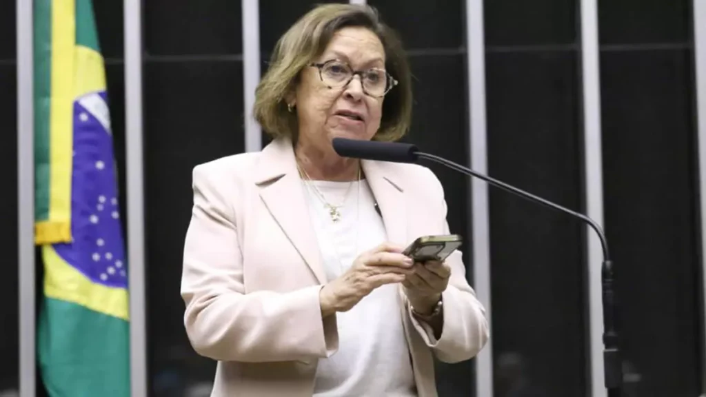 A deputada federal Lídice da Mata (PSB) denunciou que os dados do Plano Municipal de Saúde 2026–2029, elaborado pela Prefeitura de Salvador,