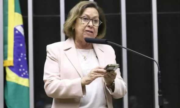 A deputada federal Lídice da Mata (PSB) denunciou que os dados do Plano Municipal de Saúde 2026–2029, elaborado pela Prefeitura de Salvador,