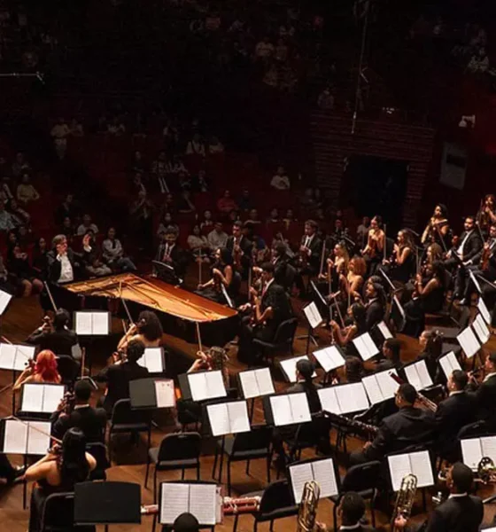 realizada por um grupo brasileiro na China. Com um concerto de gala no Shenzhen Concert Hall, a Orquestra do Neojiba (Núcleos Estaduais