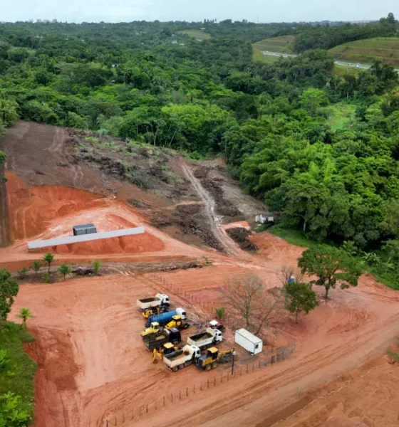 A construção de uma nova maternidade com capacidade para 117 leitos, em Lauro de Freitas, representa um reforço significativo