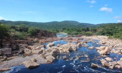 O fim de semana será marcado por cenários distintos nas diferentes regiões da Bahia. Enquanto o litoral deve enfrentar instabilidades,