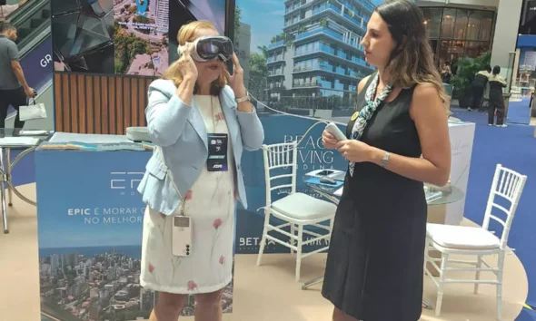 atraído o público com uma experiência tecnológica inovadora: o uso de óculos de realidade aumentada que permitem visualiza