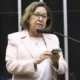 A deputada federal Lídice da Mata (PSB-BA) ironizou a concessão do título de cidadão de Salvador ao senador Flávio Bolsonaro.