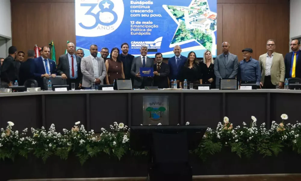 Descobrimento, o governador Jerônimo Rodrigues recebeu da Câmara Municipal a Comenda 12 de Maio e o título de cidadão eunapolitano.