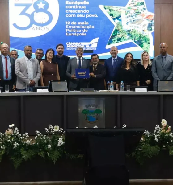 Descobrimento, o governador Jerônimo Rodrigues recebeu da Câmara Municipal a Comenda 12 de Maio e o título de cidadão eunapolitano.