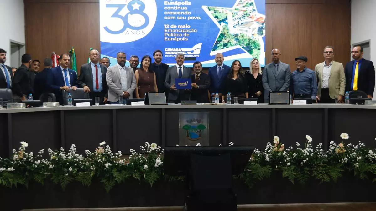 Descobrimento, o governador Jerônimo Rodrigues recebeu da Câmara Municipal a Comenda 12 de Maio e o título de cidadão eunapolitano.