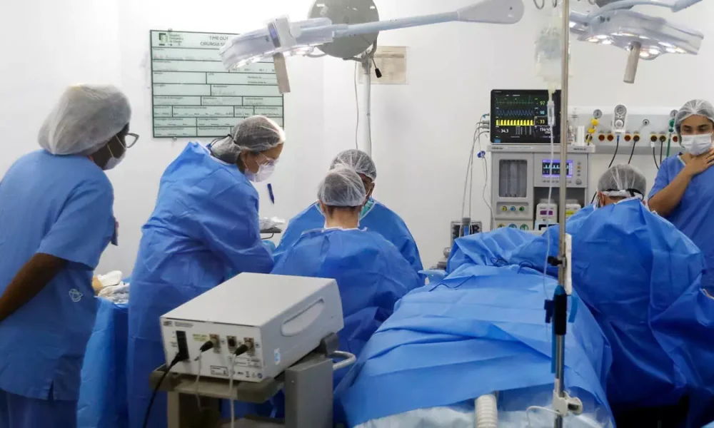 Começou nesta quinta-feira (14), no Hospital Ortopédico do Estado da Bahia (HOEB), no bairro do Cabula, em Salvador, um mutirão inédito