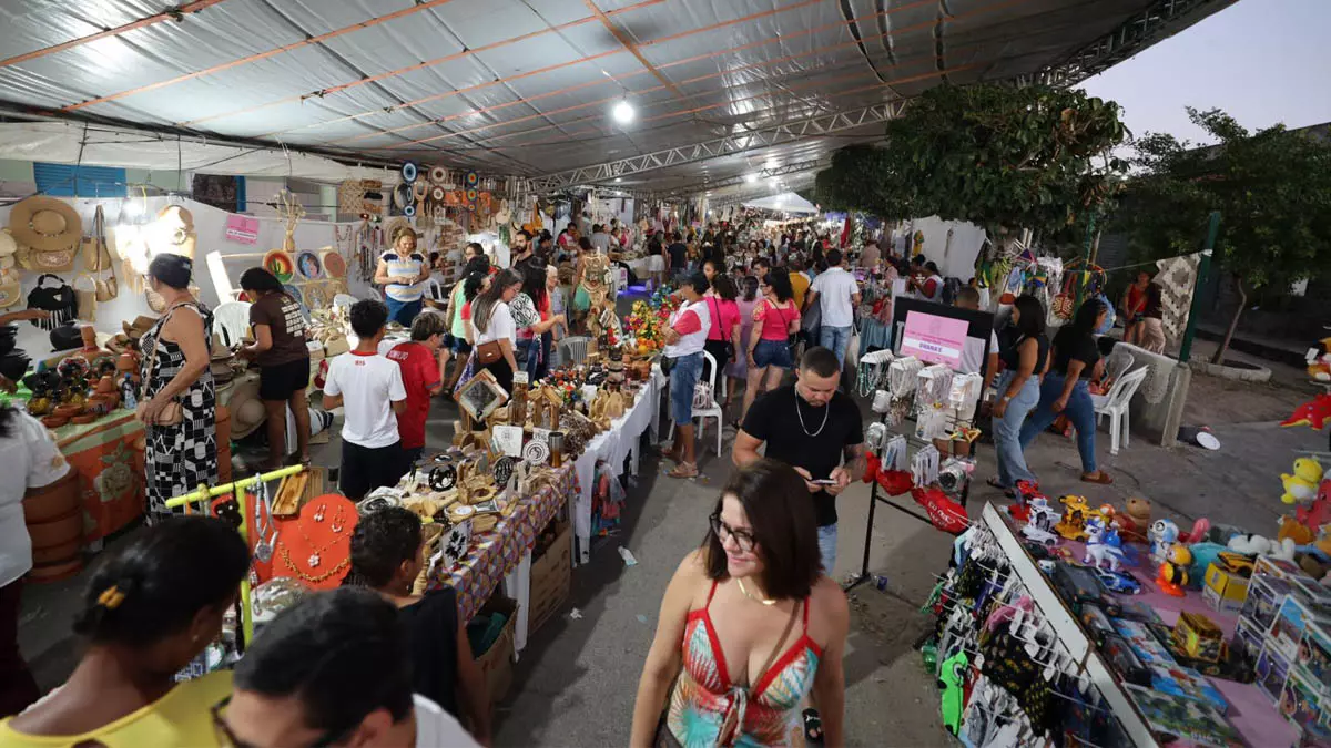 A 13ª Feira da Agricultura Familiar, Economia Solidária e Reforma Agrária do Semiárido da Bahia (FEIRAFES), realizada em Valente,