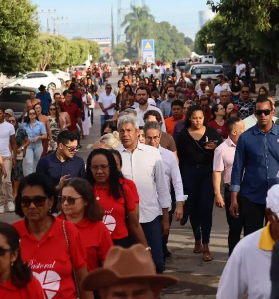 O governador Jerônimo Rodrigues foi recebido pela população de Santa Rita de Cássia nesta sexta-feira (22) para participar das