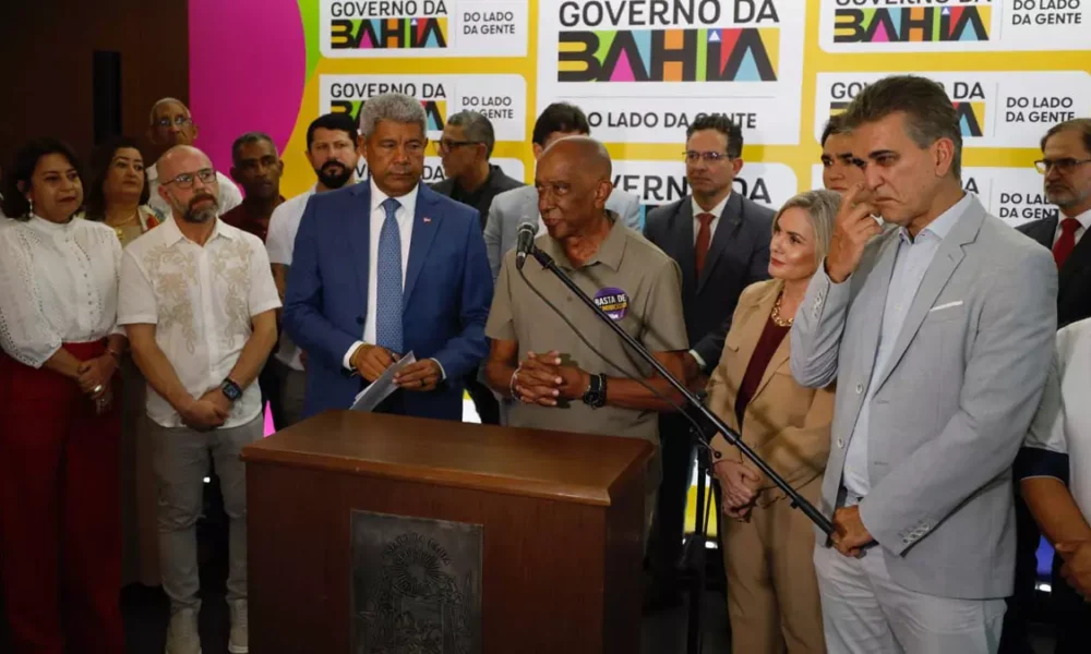 O governador Jerônimo Rodrigues sancionou, nesta sexta-feira (29), quatro projetos de lei voltados à valorização dos servidores