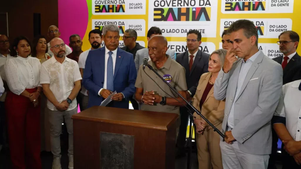 O governador Jerônimo Rodrigues sancionou, nesta sexta-feira (29), quatro projetos de lei voltados à valorização dos servidores