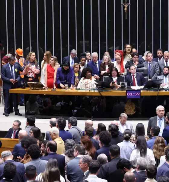 A Câmara dos Deputados aprovou, na noite desta quarta-feira (27), em dois turnos, a Proposta de Emenda à Constituição (PEC) 221/19,