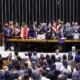 A Câmara dos Deputados aprovou, na noite desta quarta-feira (27), em dois turnos, a Proposta de Emenda à Constituição (PEC) 221/19,