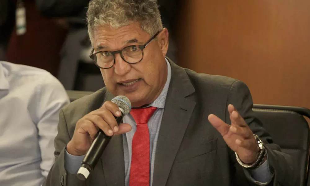 O líder do governo na Assembleia Legislativa da Bahia, deputado estadual Rosemberg Pinto (PT), reagiu à manifestação