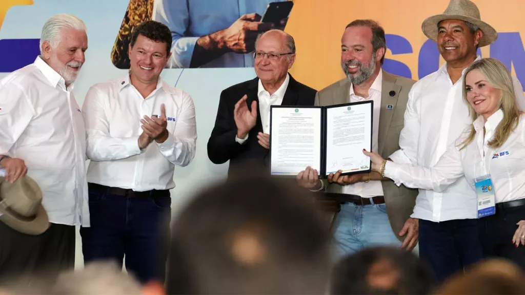 A maior feira de agronegócio do Norte e Nordeste, a Bahia Farm Show, foi aberta oficialmente nesta segunda-feira (8),