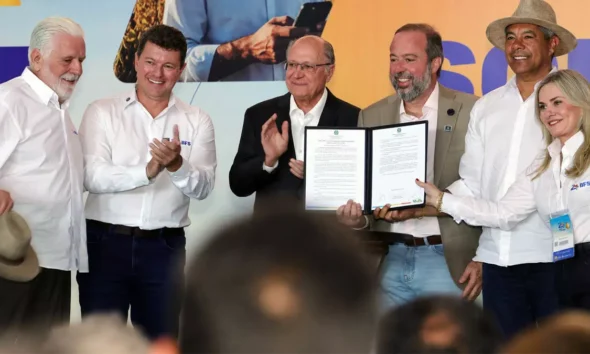 A maior feira de agronegócio do Norte e Nordeste, a Bahia Farm Show, foi aberta oficialmente nesta segunda-feira (8),