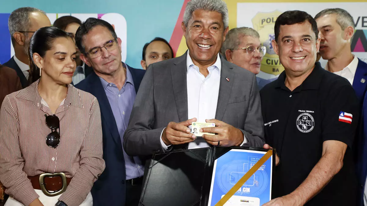 O Governo da Bahia iniciou, na manhã desta quarta-feira (10), a emissão da nova Carteira de Identidade Nacional (CIN) em cartão