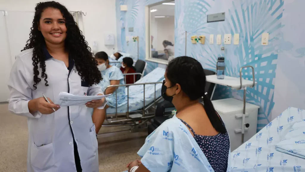Hospital Regional de Juazeiro. A ampliação da capacidade assistencial da unidade foi acompanhada pela secretária da Saúde do Estado, Roberta