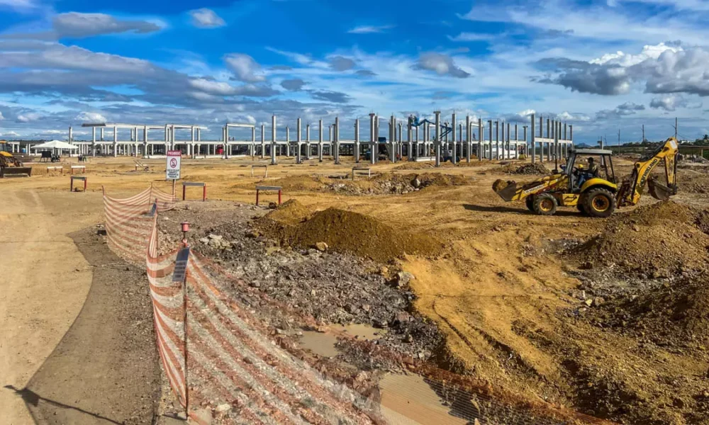 Com investimento superior a R$ 173 milhões, as obras do Hospital e Maternidade Regional do Sisal, em Serrinha, avançam com