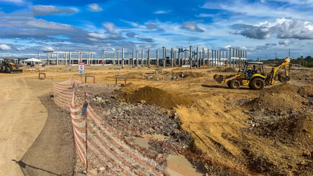 Com investimento superior a R$ 173 milhões, as obras do Hospital e Maternidade Regional do Sisal, em Serrinha, avançam com