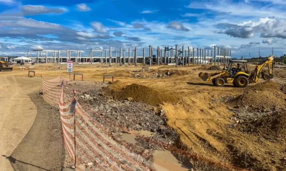 Com investimento superior a R$ 173 milhões, as obras do Hospital e Maternidade Regional do Sisal, em Serrinha, avançam com