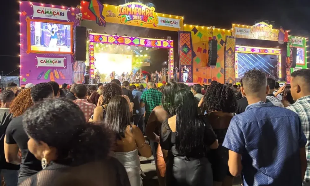 distribuídas entre o Caramanchão e a Vila Maria Bonita — reunindo bandas, manifestações culturais, quadrilhas e artesanato — o Camaforró
