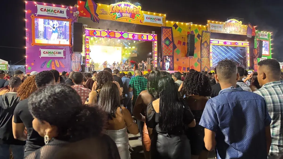 distribuídas entre o Caramanchão e a Vila Maria Bonita — reunindo bandas, manifestações culturais, quadrilhas e artesanato — o Camaforró