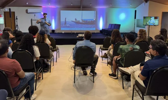A temporada do turismo de avistamento de baleias-jubarte na Bahia, que ocorre entre julho e outubro, conta neste ano com a oferta