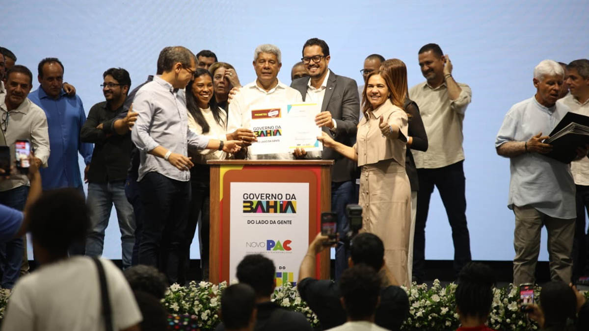 Jerônimo Rodrigues assinou, nesta quinta-feira (11), um conjunto de 59 atos voltados ao fortalecimento da rede pública de saúde da Bahia.