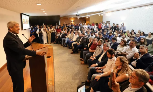 R$ 135,8 milhões em investimentos para fortalecer a infraestrutura viária, a mobilidade e os serviços públicos em diferentes regiões da Bahia.