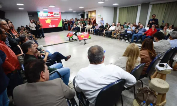 O governador Jerônimo Rodrigues se reuniu, nesta quinta-feira (4), com empresários e lideranças comunitárias de Senhor do Bonfim