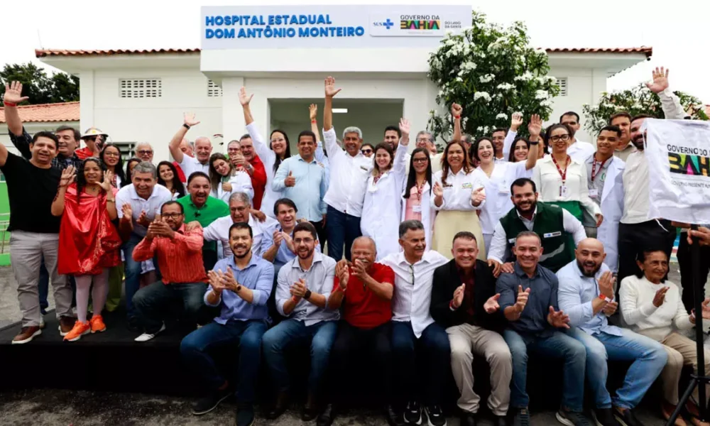 estadualização do Hospital Dom Antônio Monteiro (HDAM) e a assinatura da ordem de serviço para a reforma da unidade.