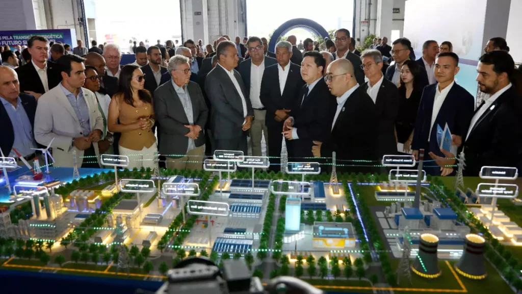 cerimônia de lançamento da pedra fundamental da primeira fábrica brasileira da Windey Energy, uma das maiores fabricantes