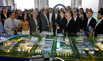 cerimônia de lançamento da pedra fundamental da primeira fábrica brasileira da Windey Energy, uma das maiores fabricantes