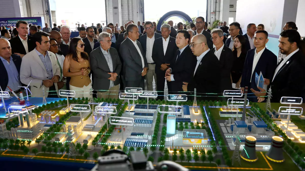 cerimônia de lançamento da pedra fundamental da primeira fábrica brasileira da Windey Energy, uma das maiores fabricantes