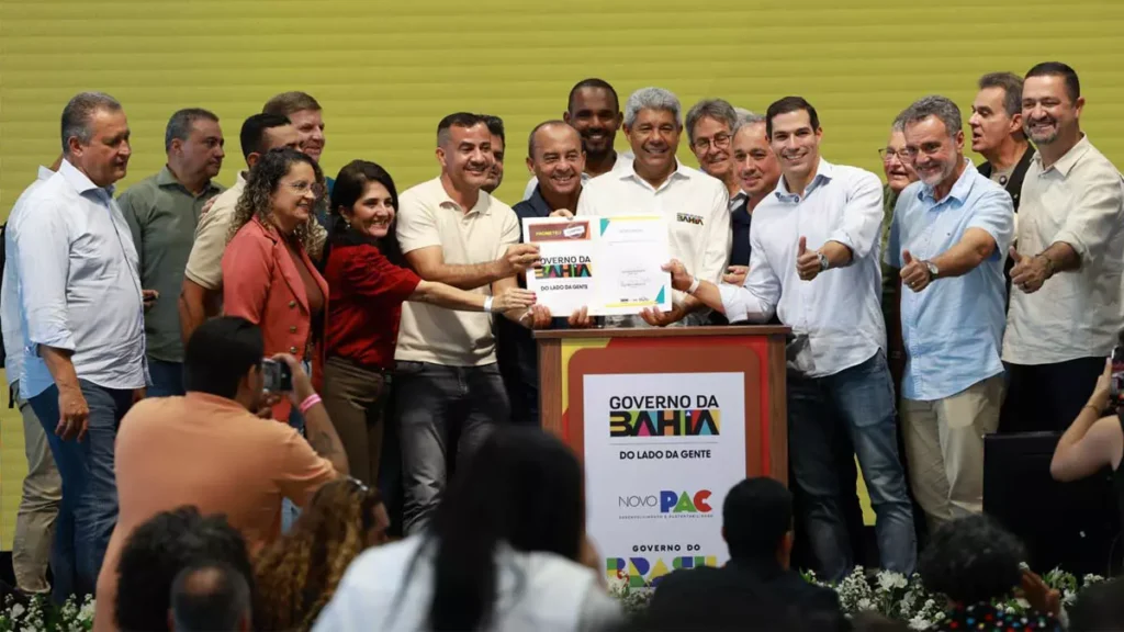 beneficiam diretamente 200 municípios, com a abertura de licitações para novas obras, assinatura de ordens de serviço para pavimentação e