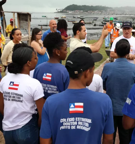 região do Lobato, no Subúrbio Ferroviário de Salvador, participaram, na manhã desta terça-feira (16), de uma ação de reflorestamento
