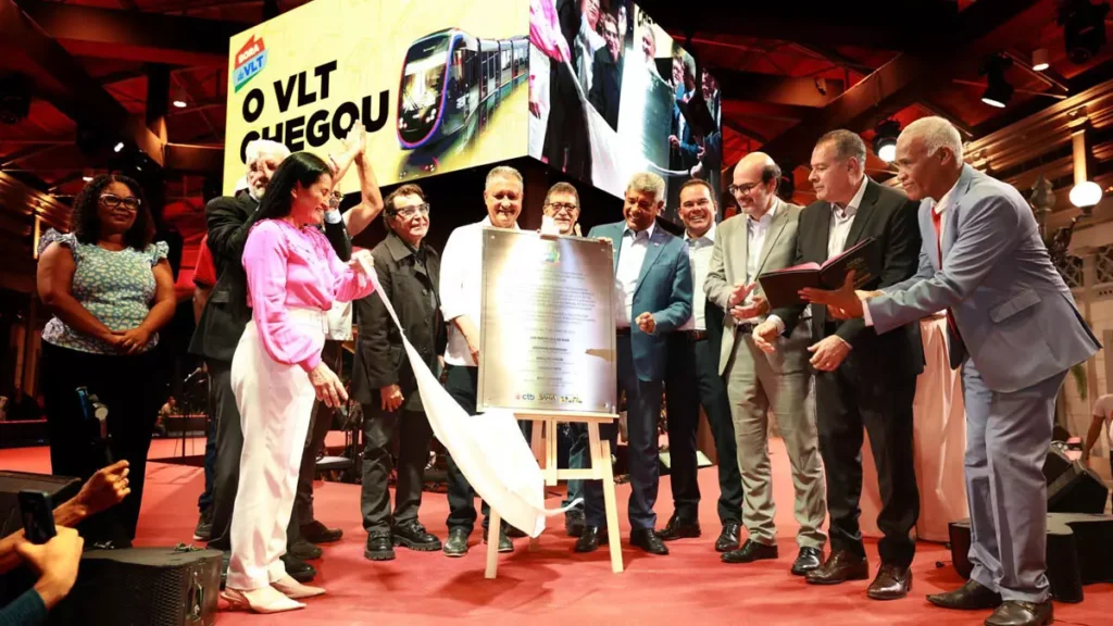 A inauguração da Estação Calçada do VLT, nesta quarta-feira (17), em Salvador, foi marcada não apenas pela entrega da primeira estação