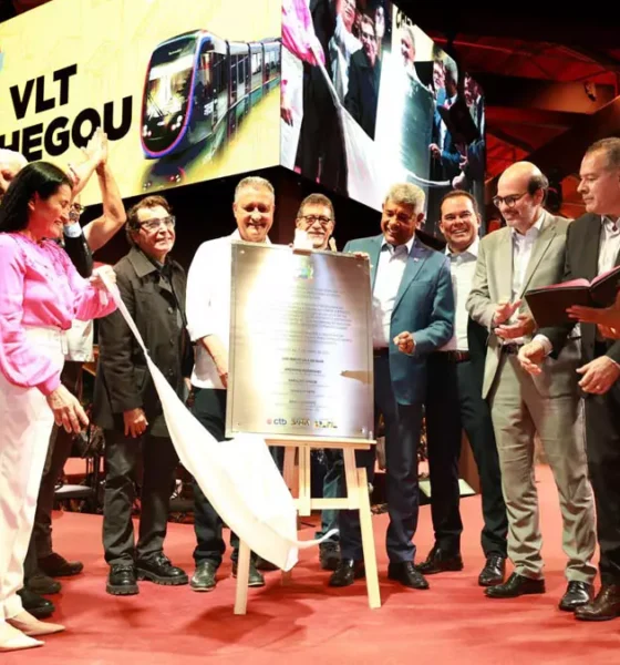 A inauguração da Estação Calçada do VLT, nesta quarta-feira (17), em Salvador, foi marcada não apenas pela entrega da primeira estação