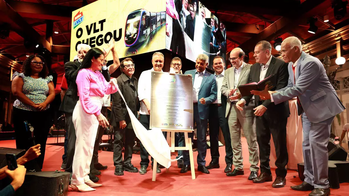 A inauguração da Estação Calçada do VLT, nesta quarta-feira (17), em Salvador, foi marcada não apenas pela entrega da primeira estação