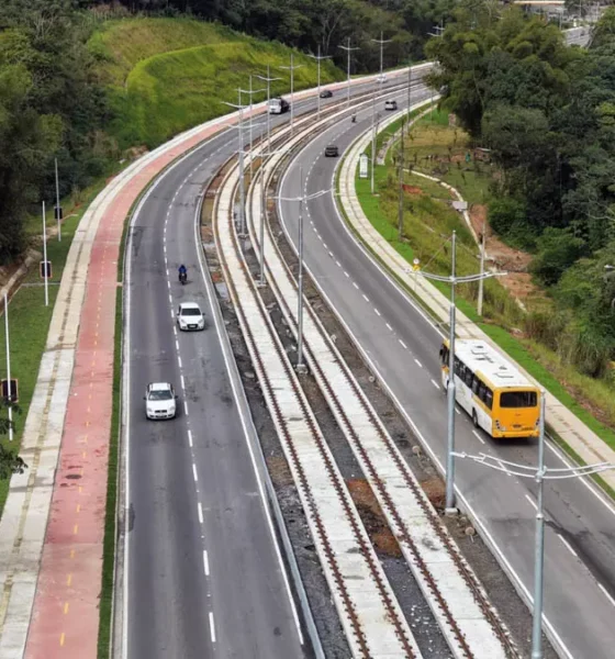 reforço nesta quinta-feira (18), com a entrega da primeira etapa da duplicação da BA-528, conhecida como Estrada do Derba.