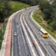reforço nesta quinta-feira (18), com a entrega da primeira etapa da duplicação da BA-528, conhecida como Estrada do Derba.
