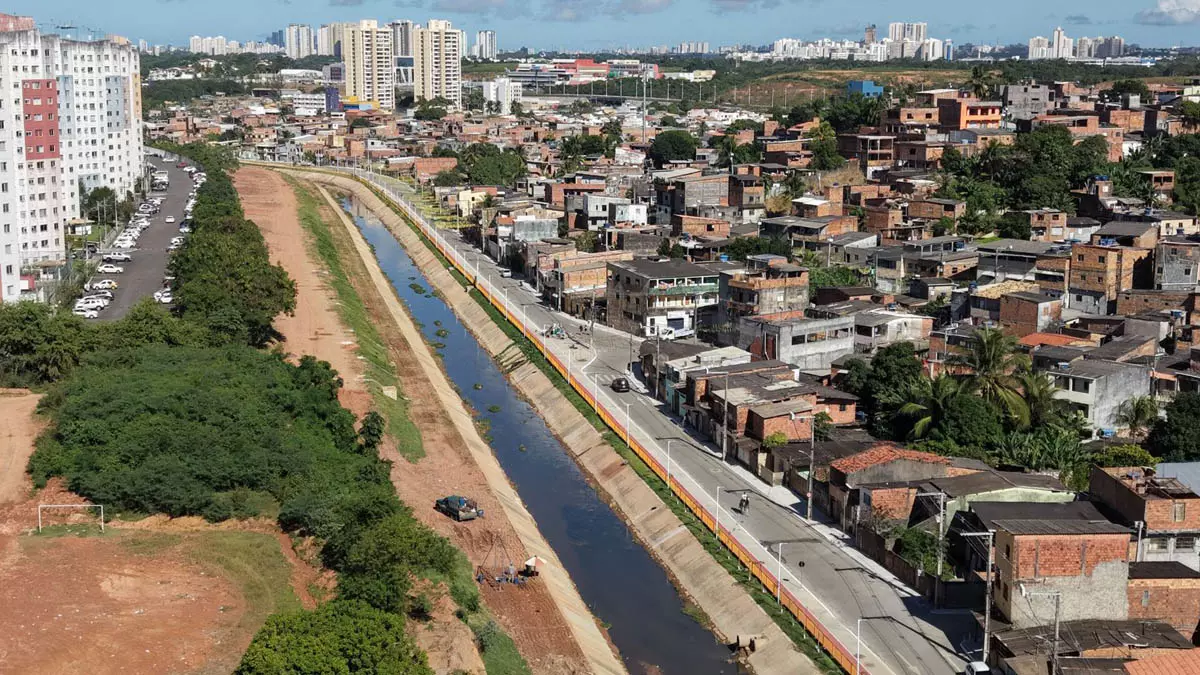 nesta segunda-feira (22), de mais uma etapa das obras de macrodrenagem e urbanização do Canal Mangabeira. A intervenção, inaugurada pelo