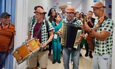 colaboradores que o Hospital de Brotas (HB), em Salvador, organizou um forró itinerante por suas dependências.