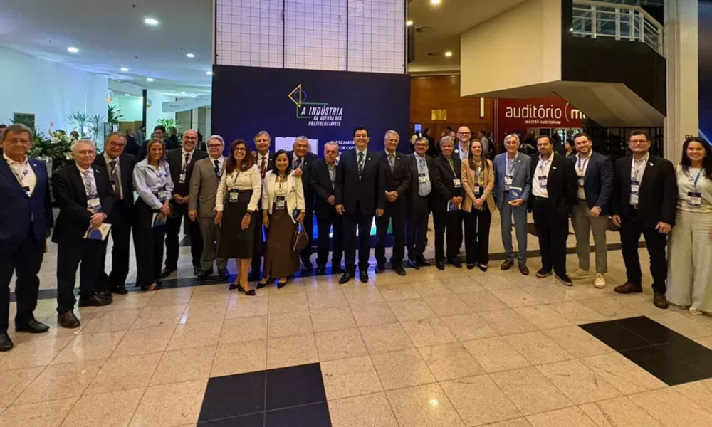 O presidente do Sinduscon-BA, Eduardo Bastos, participou, a convite da FIEB, do evento “A Indústria na Agenda dos Presidenciáveis”,
