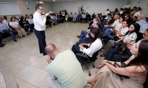 O governador Jerônimo Rodrigues reuniu-se, na quinta-feira (25), em Barreiras, com representantes do setor produtivo