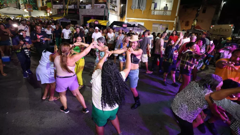 O bairro do Nordeste de Amaralina iniciou, nesta sexta-feira (26), a programação dos festejos juninos promovidos pelo Governo do Estado,